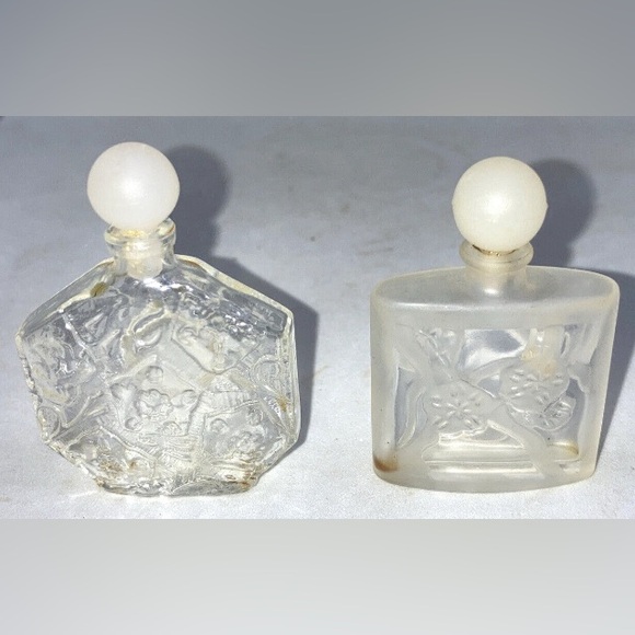 Lot 9 EMPTY vintage mini glass perfume bottles Chanel no.5 Guerlaine Paris etc - Picture 4 of 6